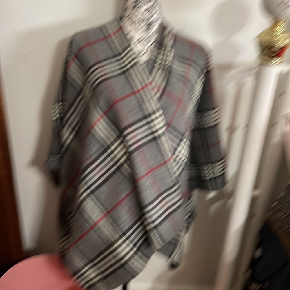 Blanket Scarf/shawlWrap in gray plaid - Picture 2 of 3